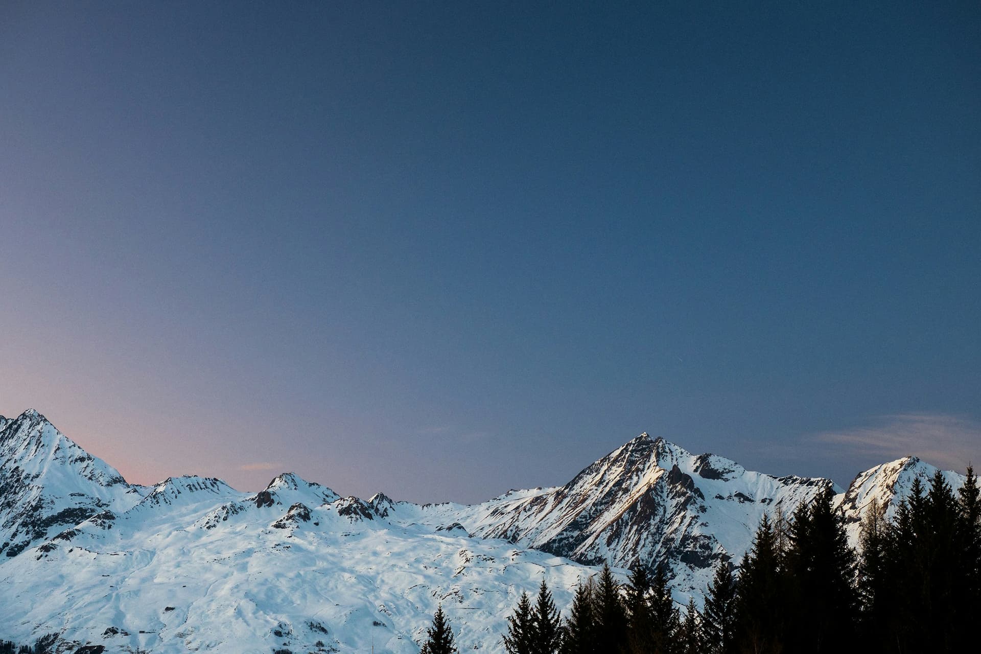 Les-Arcs-Night-Sky-Over-Mountains-France